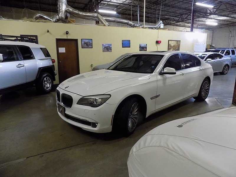 BMW 740i