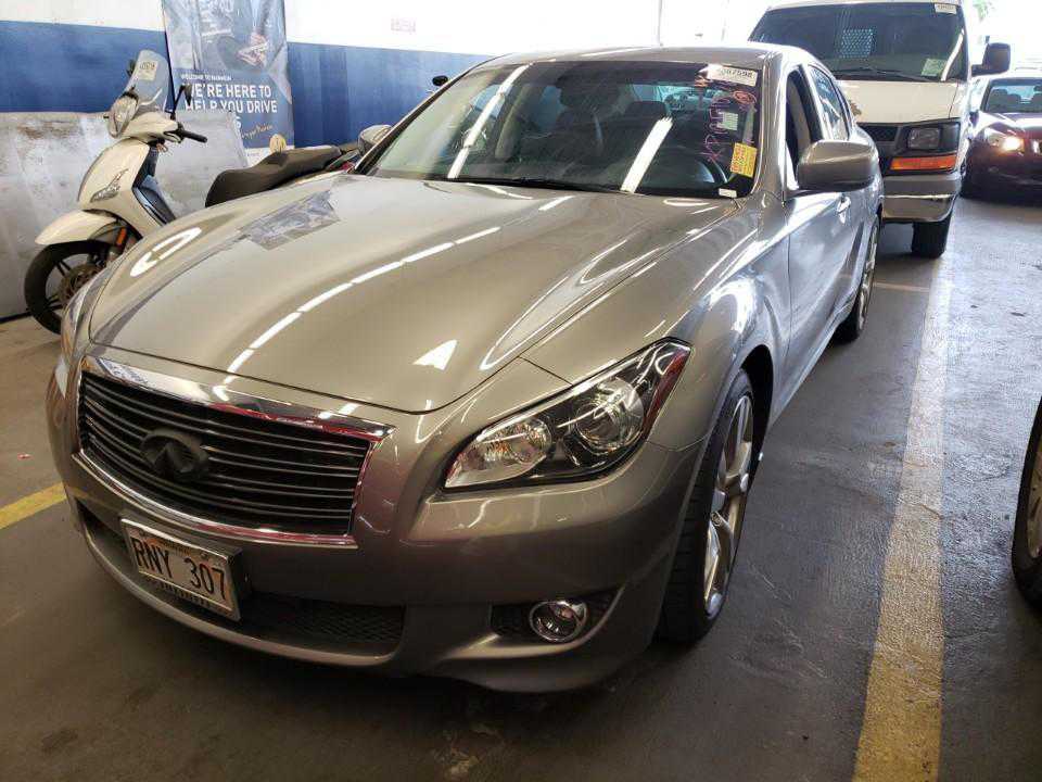 Infiniti M56