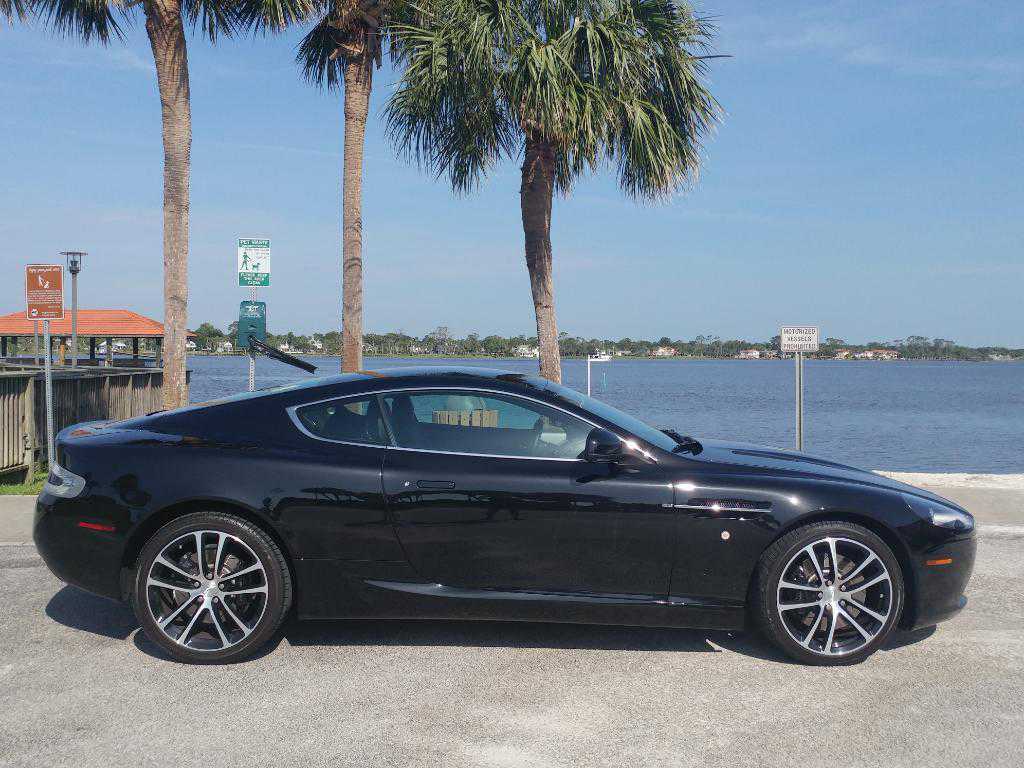 Aston Martin DB9