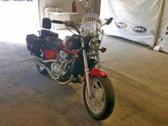 Honda VF750C2 (MAGNA)