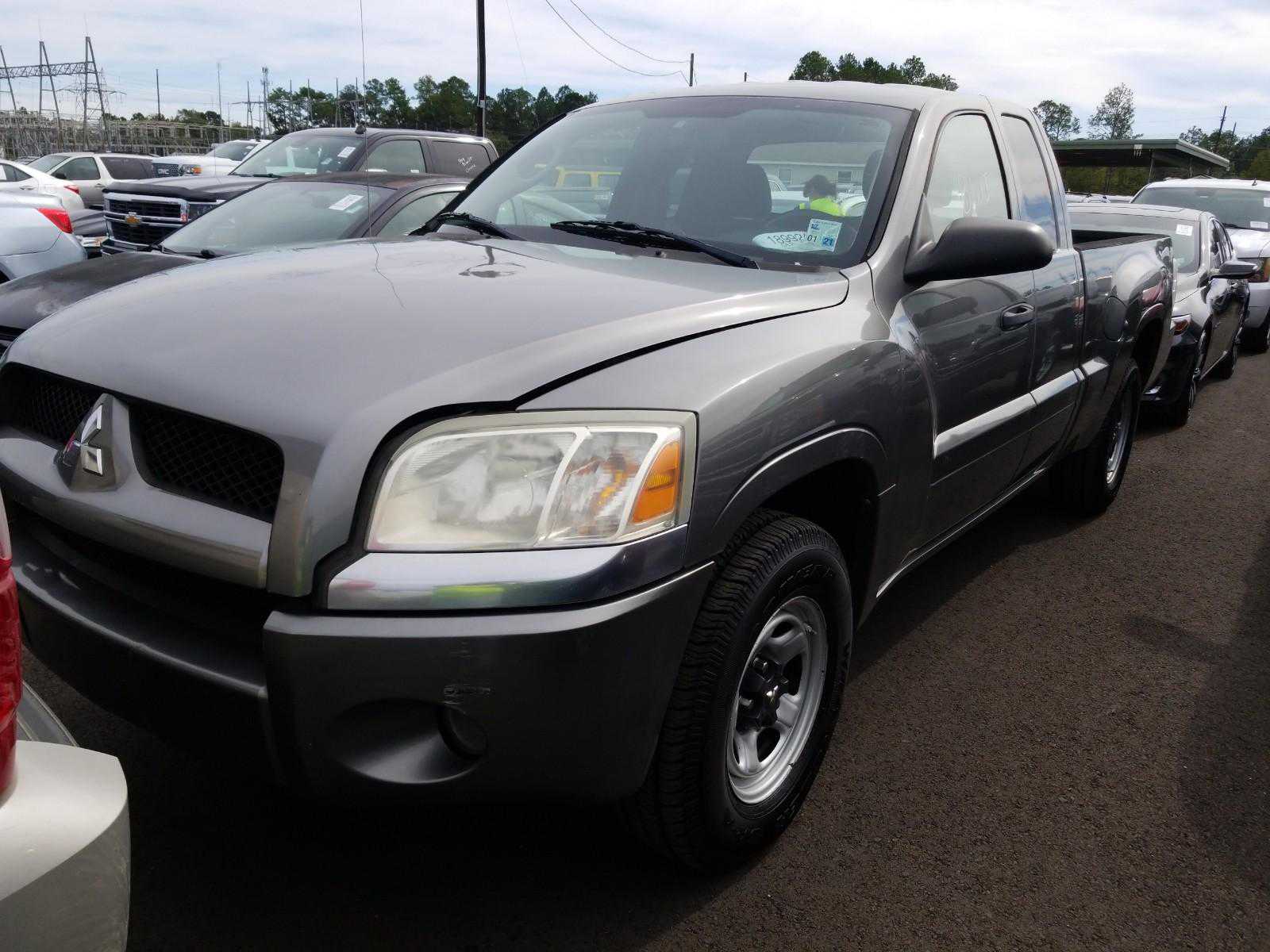 Mitsubishi Raider