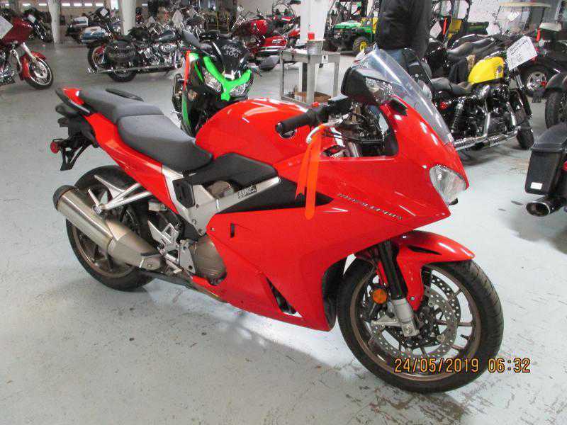 Honda VFR800F (INTERCEPTOR)
