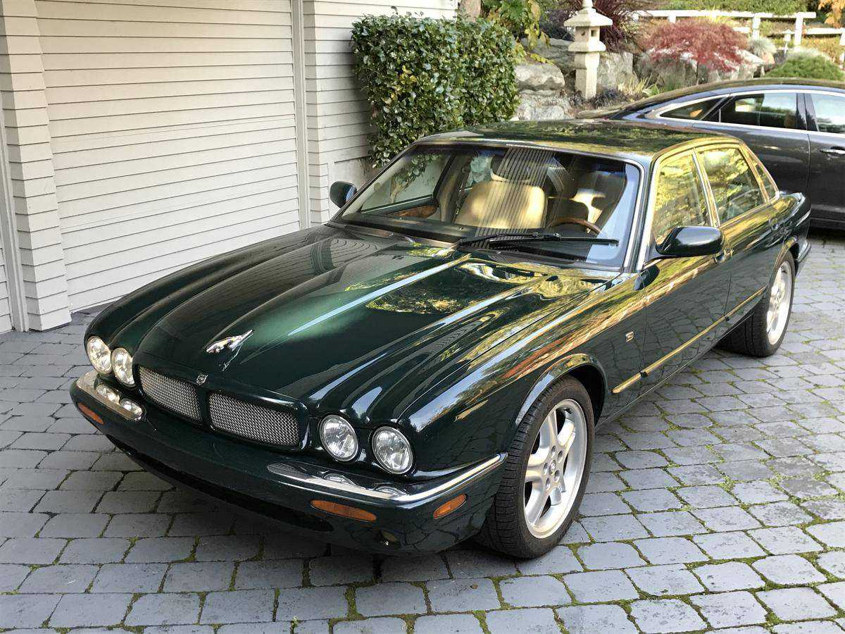 Jaguar XJR
