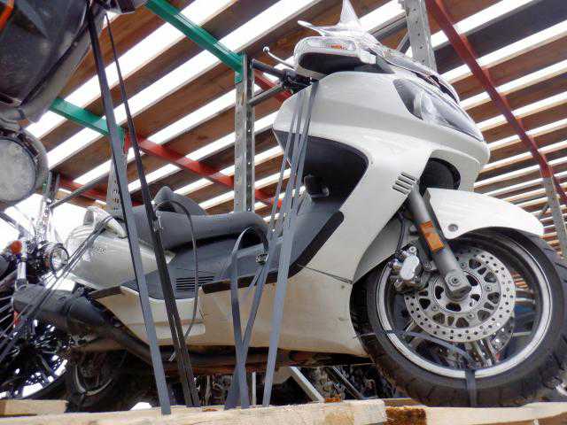 Suzuki AN650