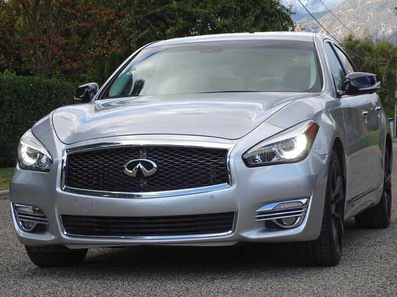 Infiniti Q70