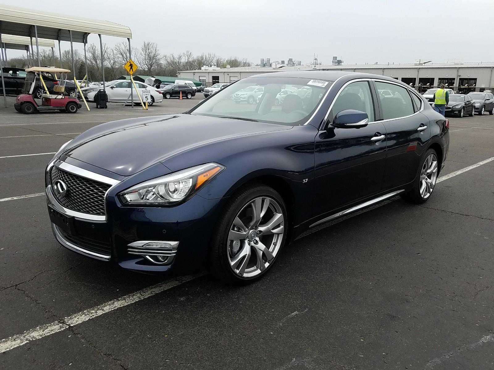Infiniti Q70L