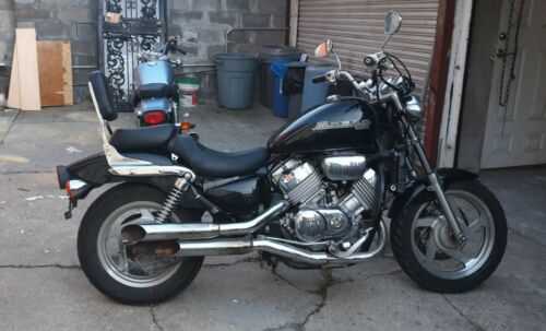 Honda VF750C (MAGNA)