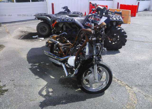 Honda VF750C2 (MAGNA)