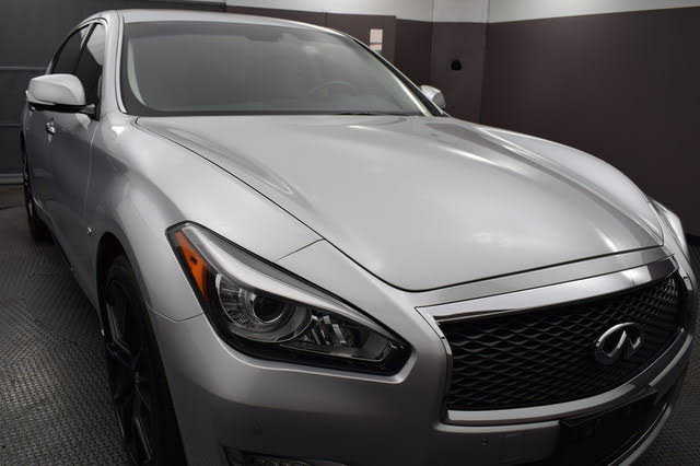 Infiniti Q70L