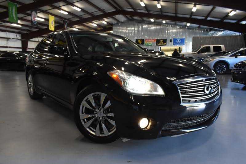 Infiniti Q70