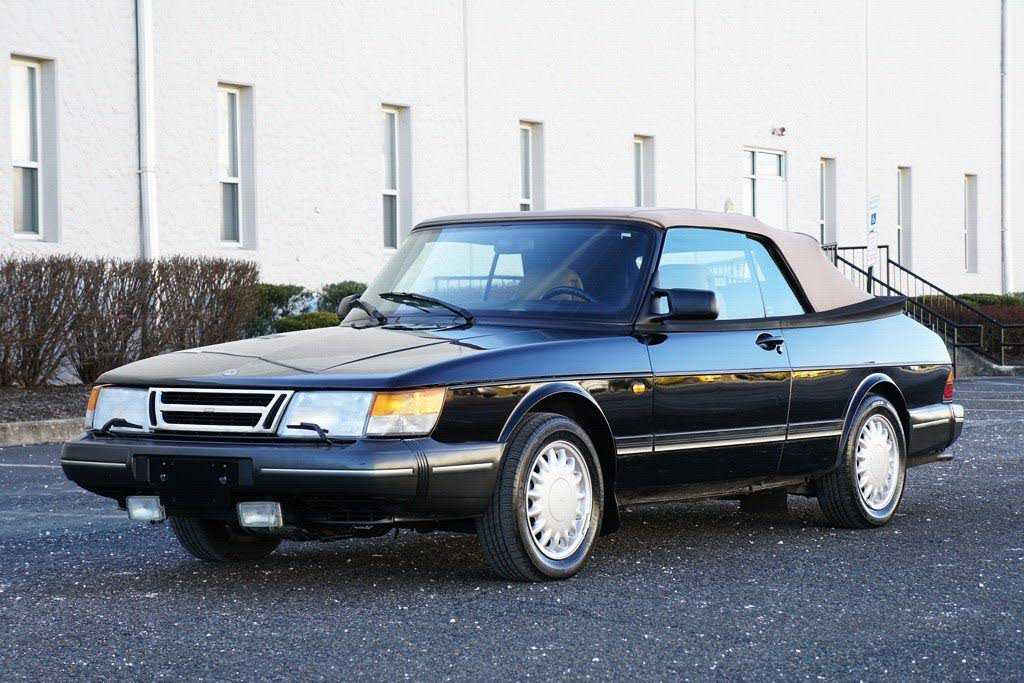 Saab 900