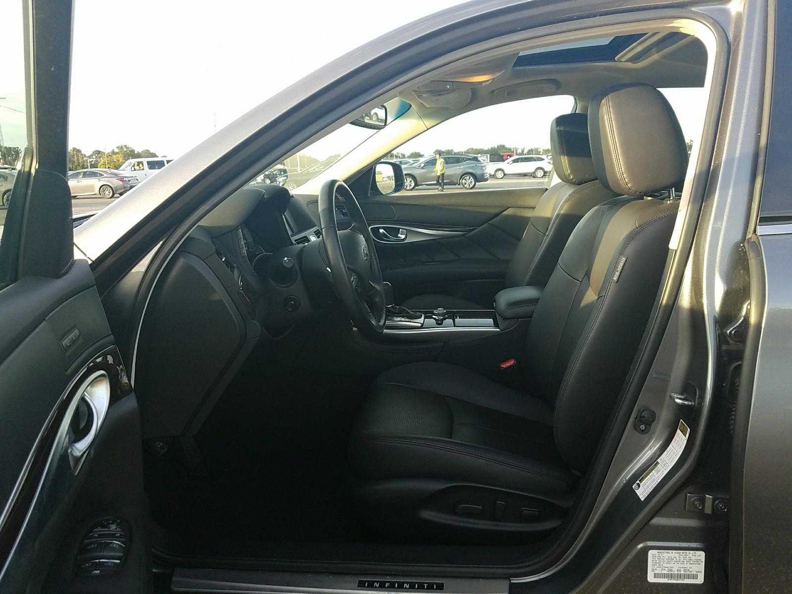 Infiniti Q70L