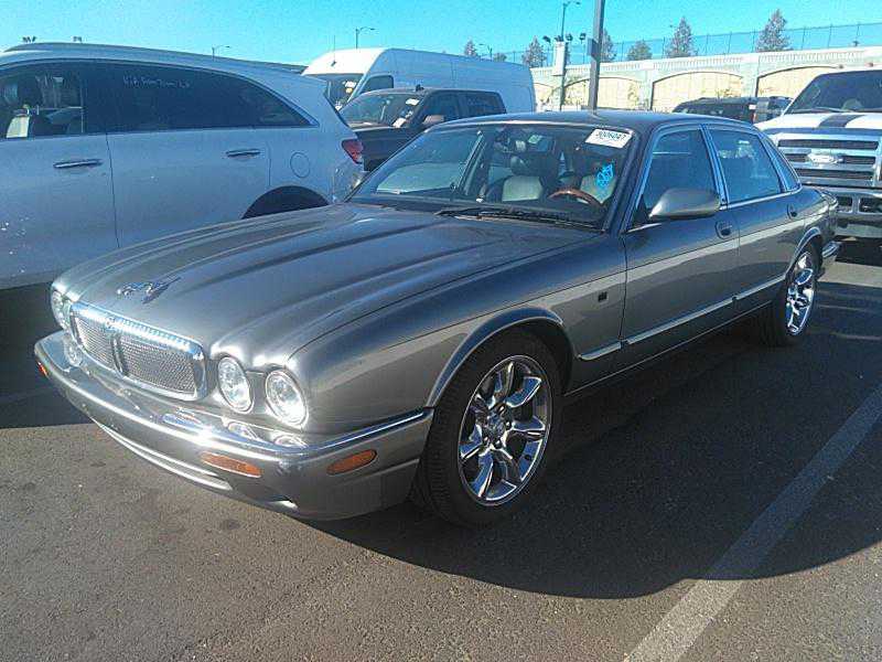 Jaguar XJR