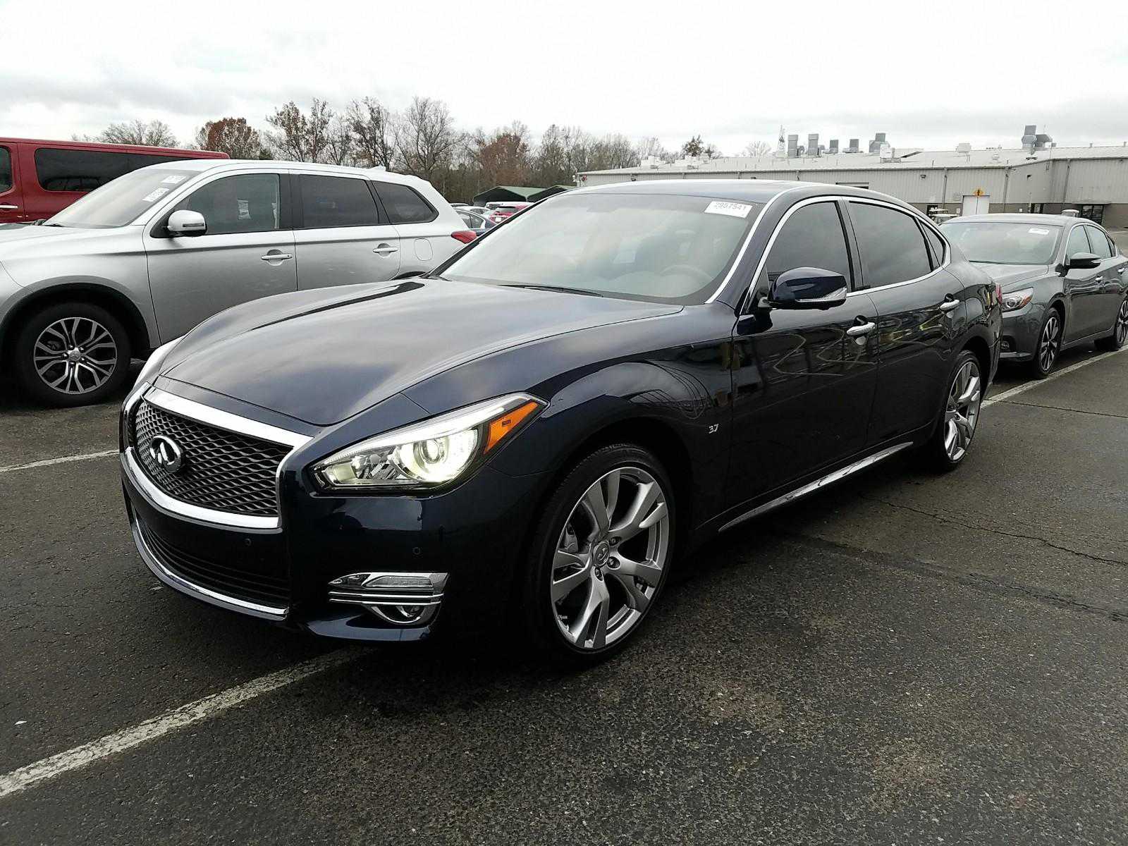 Infiniti Q70L