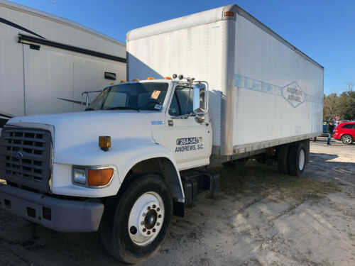 Ford F-700