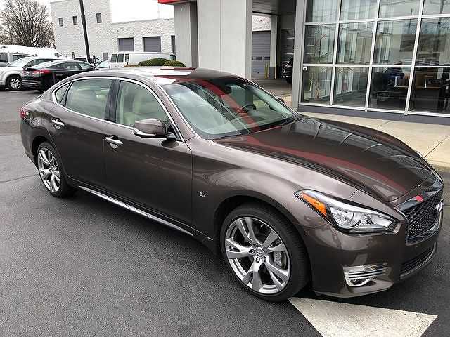 Infiniti Q70L