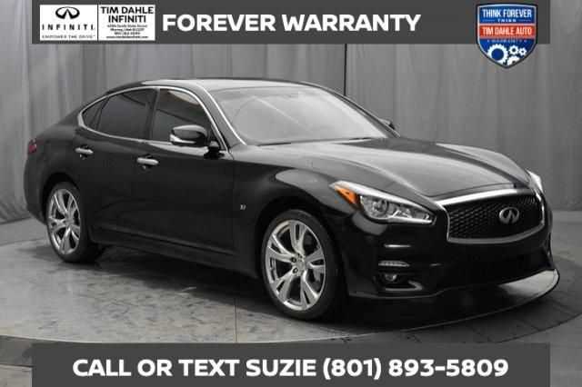 Infiniti Q70