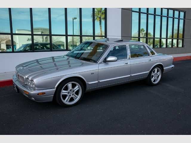Jaguar XJR