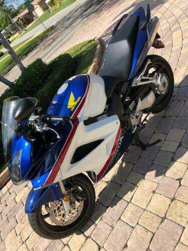 Honda VFR800 (INTERCEPTOR)