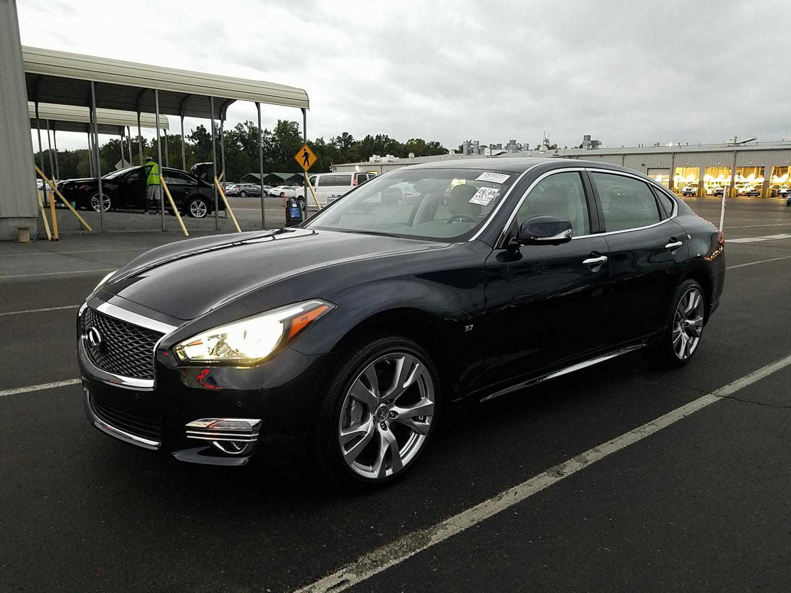 Infiniti Q70L
