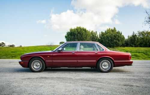 Jaguar XJ12