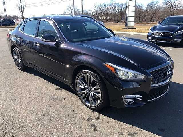 Infiniti Q70