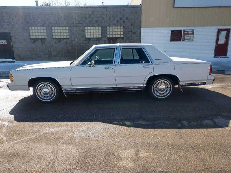 Ford Crown Victoria
