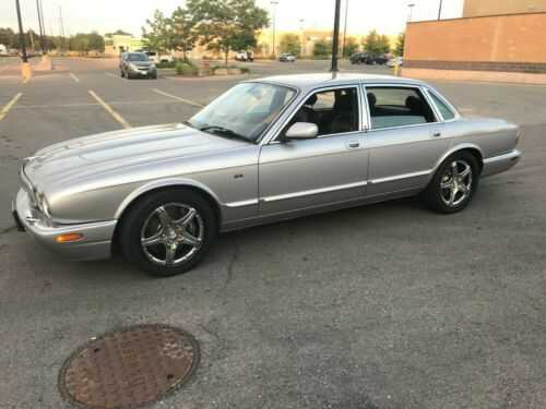 Jaguar XJR