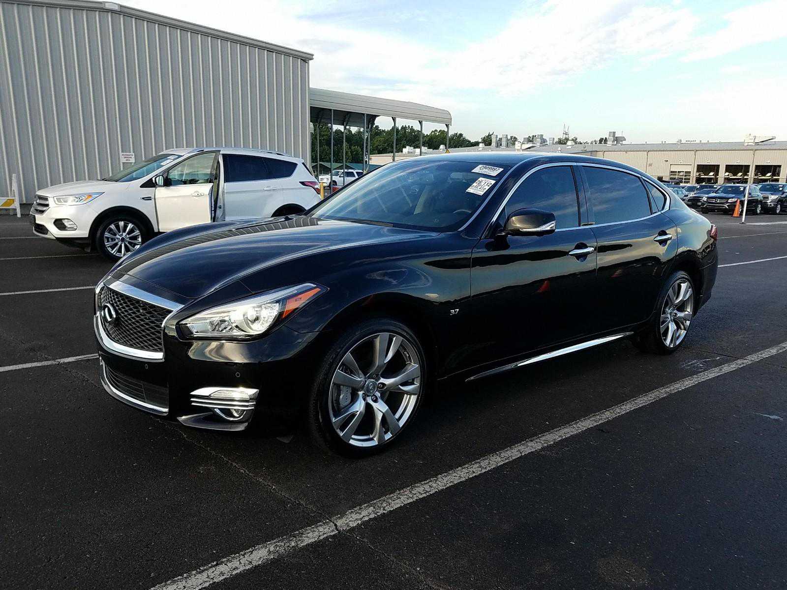 Infiniti Q70L