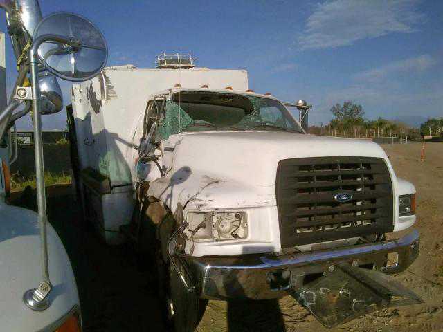 Ford F-700