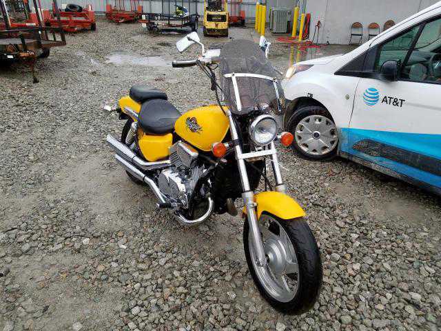 Honda VF750C (MAGNA)