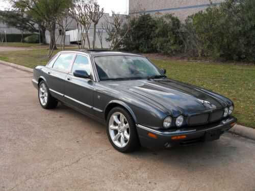 Jaguar XJR