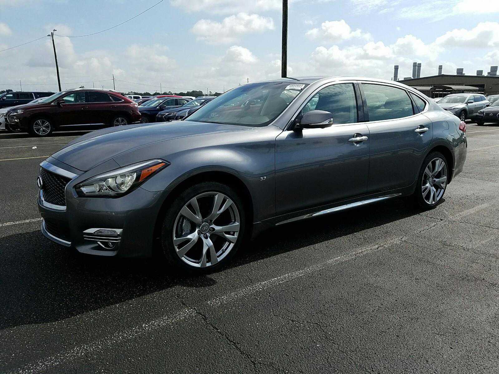 Infiniti Q70L