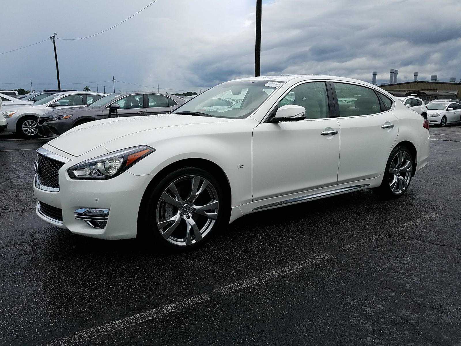 Infiniti Q70L