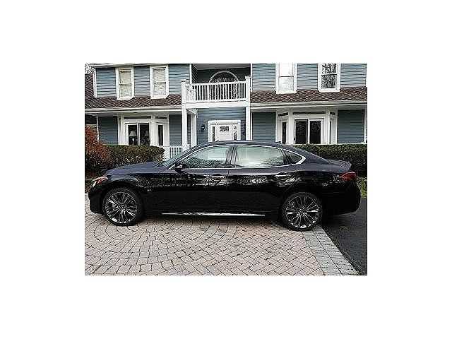 Infiniti Q70L