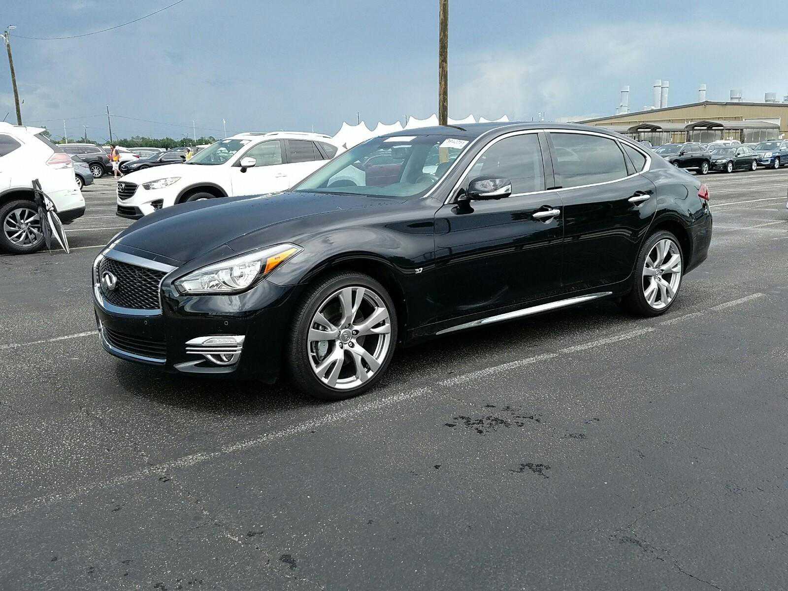 Infiniti Q70L