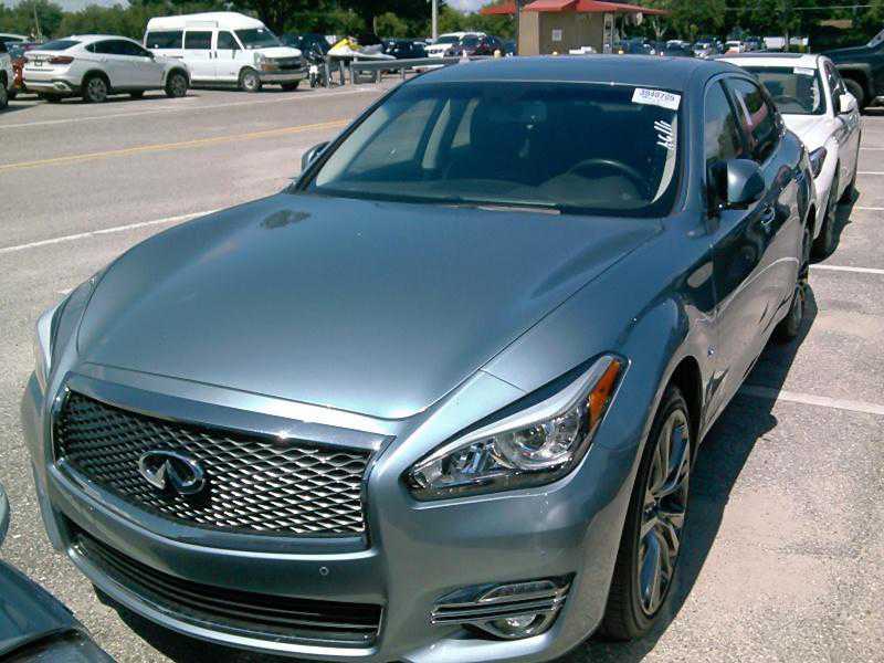 Infiniti Q70L