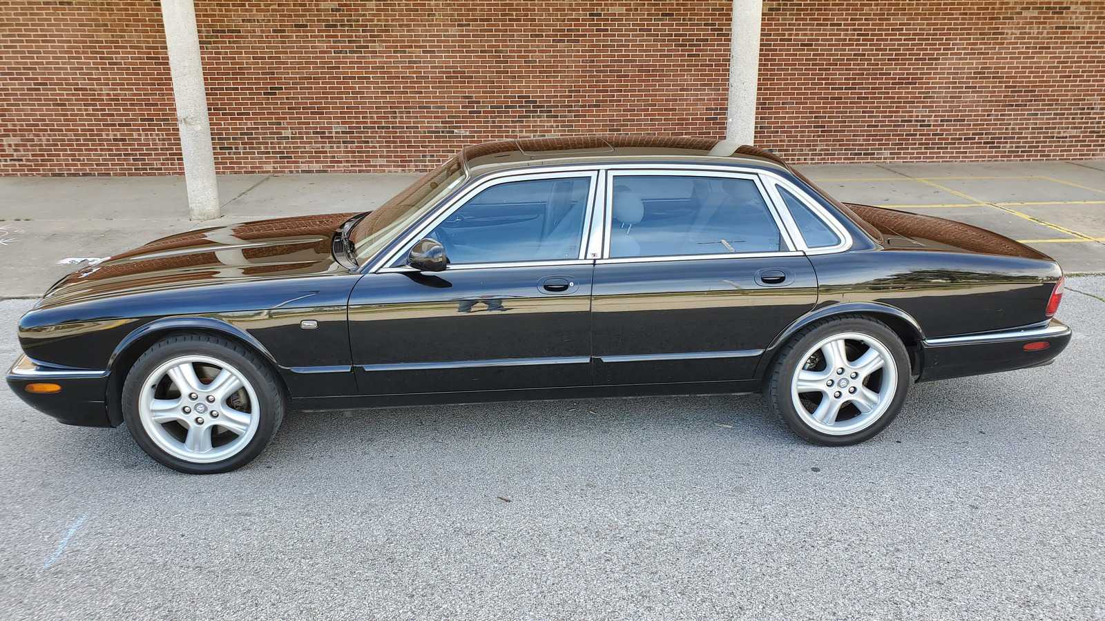 Jaguar XJR