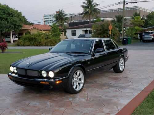 Jaguar XJR