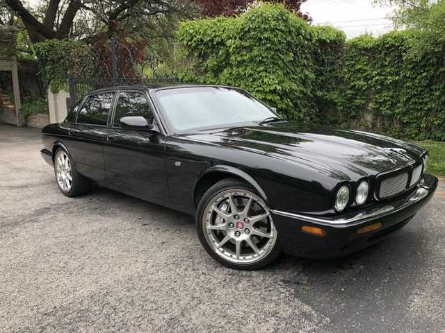 Jaguar XJR