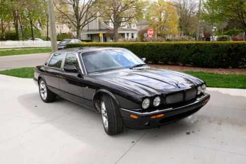 Jaguar XJR
