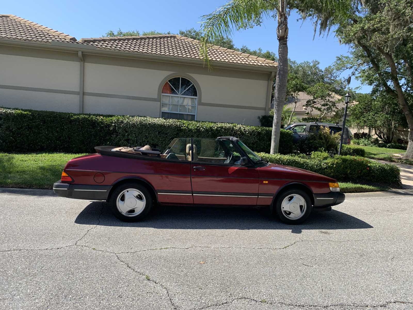 Saab 900