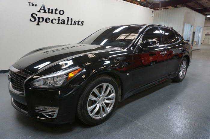 Infiniti Q70