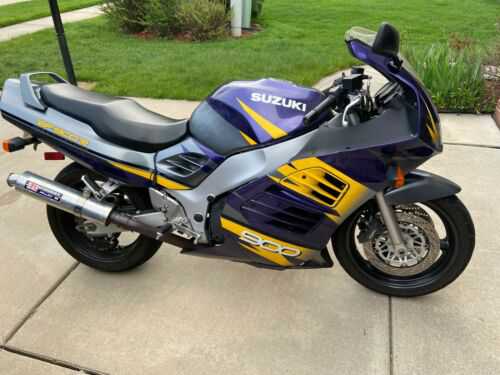 Suzuki RF900R