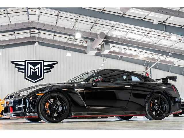 Nissan GT-R