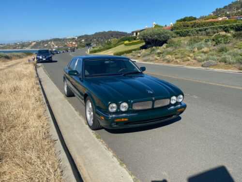 Jaguar XJR