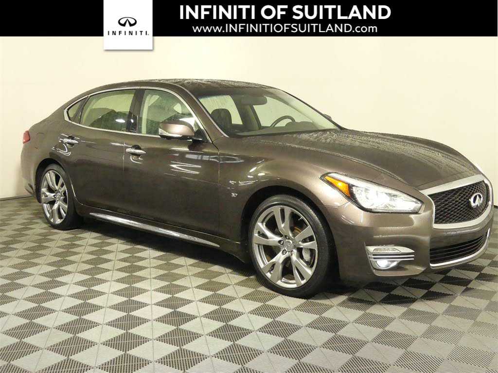 Infiniti Q70L