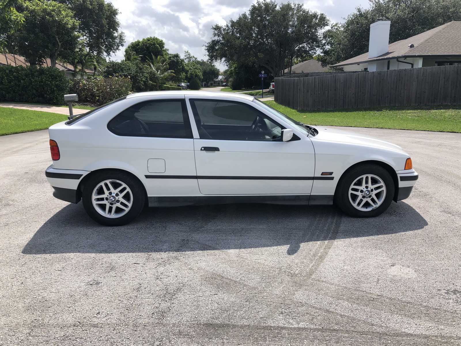 BMW 318ti
