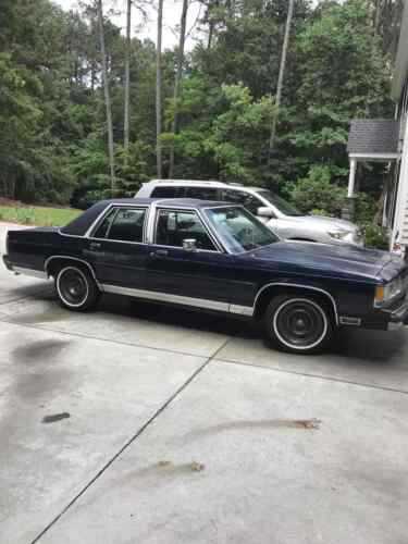 Ford Crown Victoria