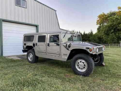 HUMMER H1